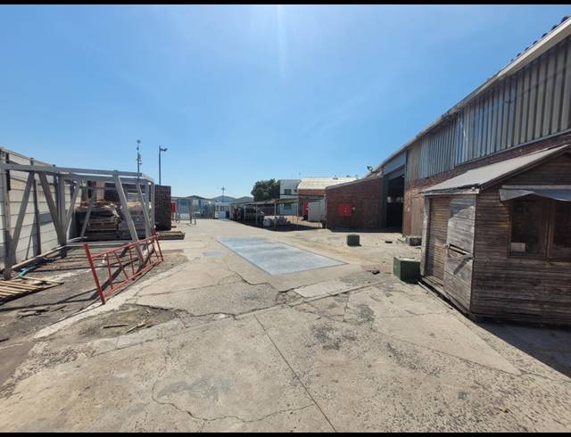 2,160M² WAREHOUSE TO LET IN STIKLAND INDUSTRIAL